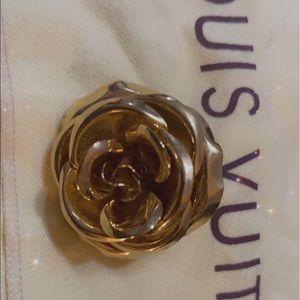 Beautiful pre-loved broach.